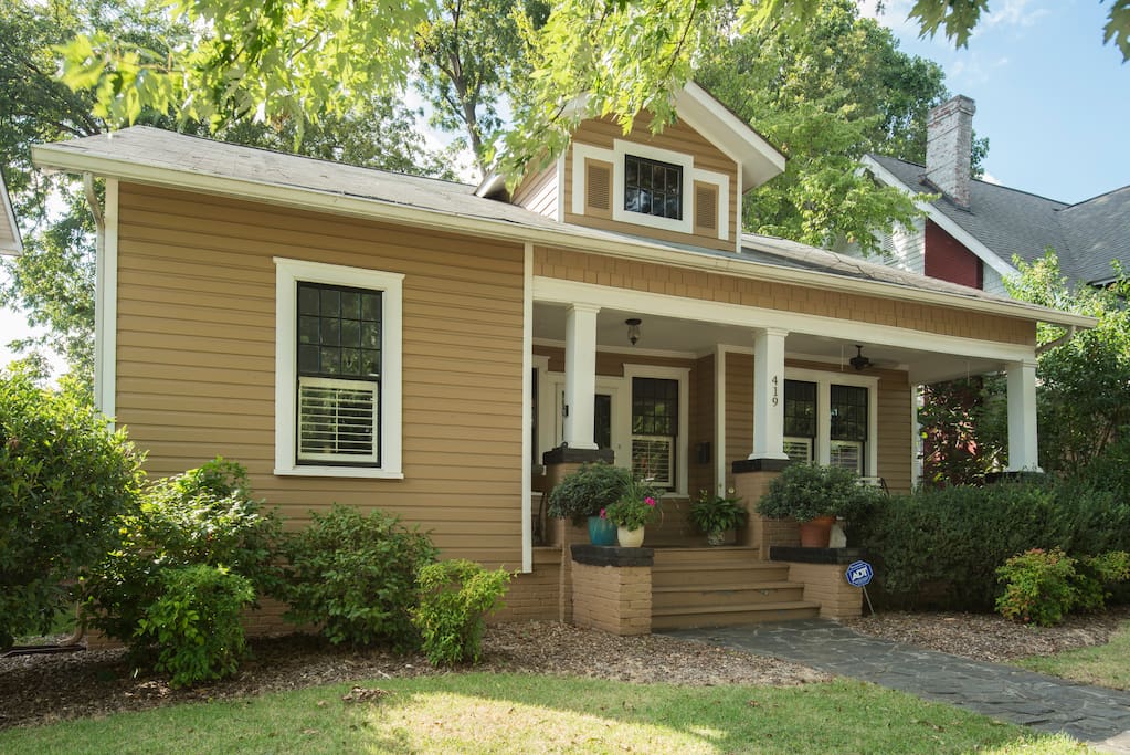 Welcome home! We're located
on a private cul de sac!