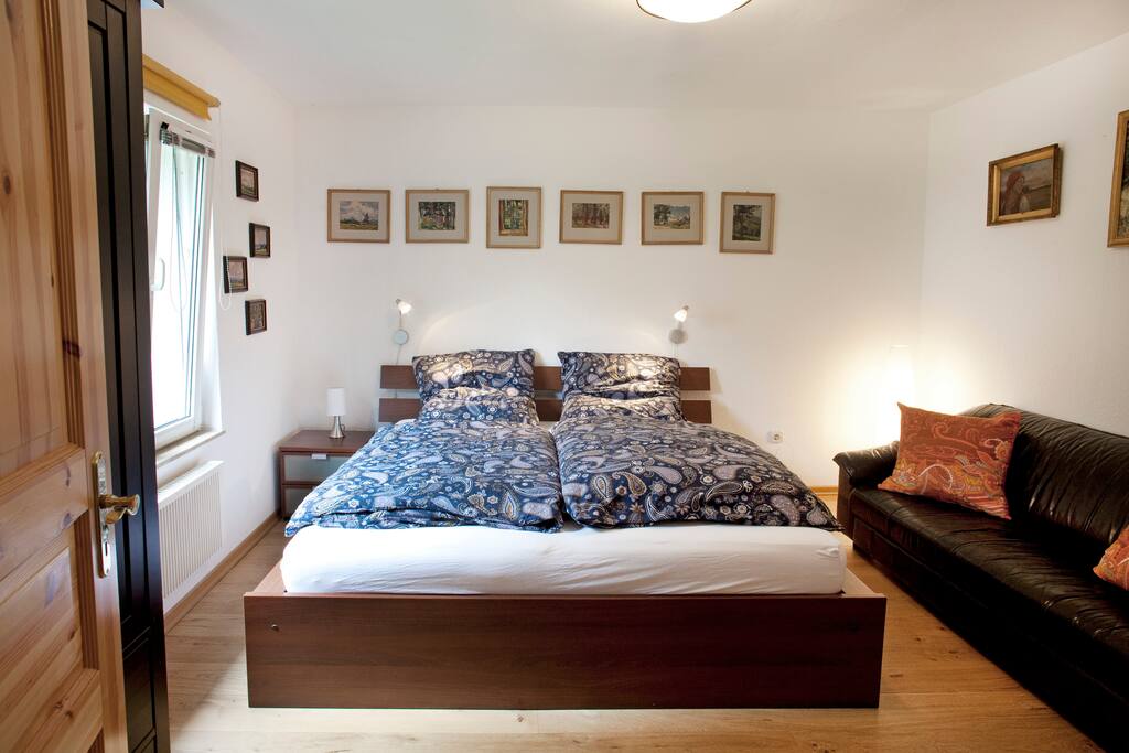 Schlafzimmer/Bedroom.