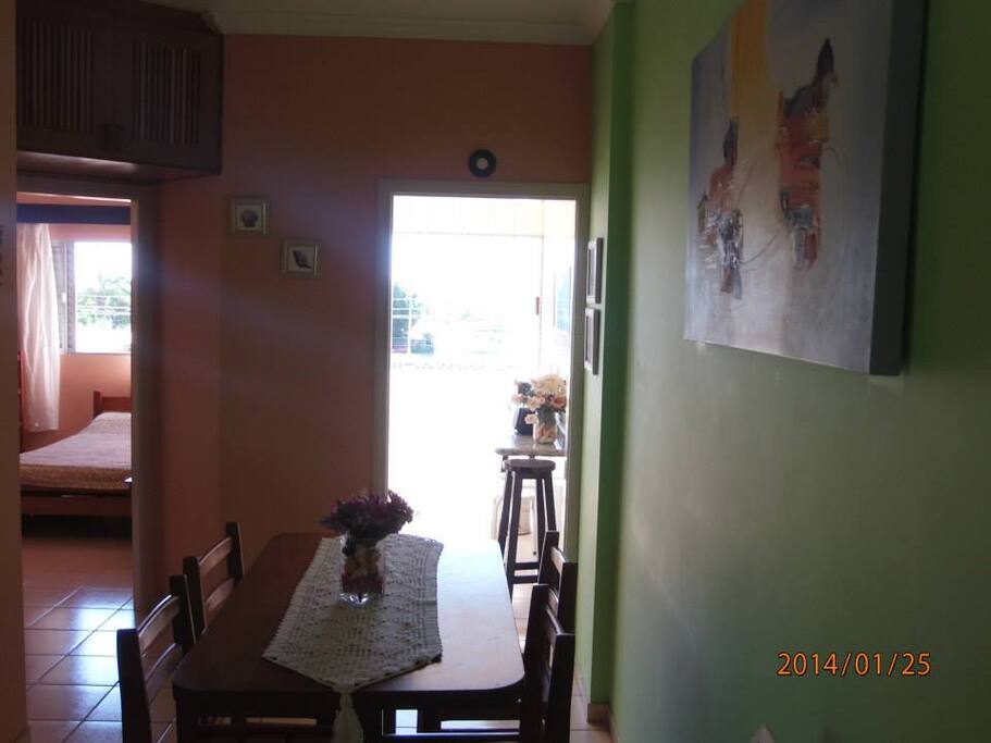 Sala ampla com varanda