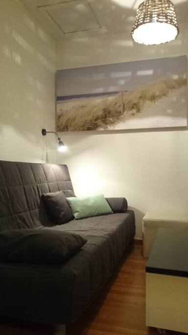 Le canapé offrant un bon couchage si vous êtes 4.