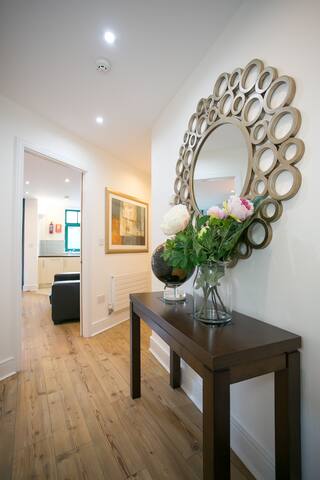 Temple Bar Modern 2 Bed Apt in the heart of city gallery image 3