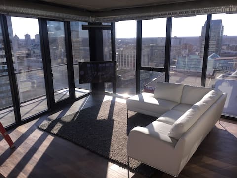 Top performing Airbnb: Modern Downtown Luxury in Portage–Ellice