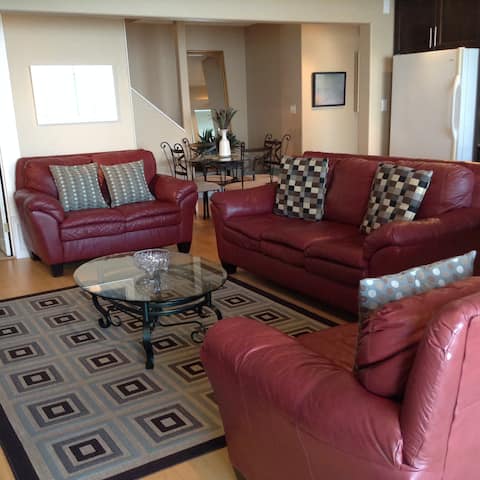 Top performing Airbnb: Large Oceanfront Suite in North Slope