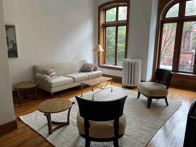 5 Bdrm 2 bath TH triplex w garden