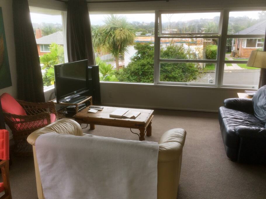 View from dining room to lounge.