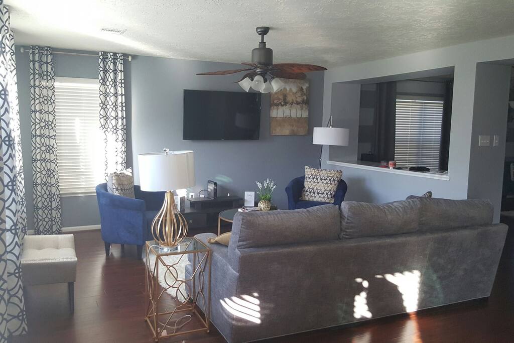Common area with flat screen TV + cable