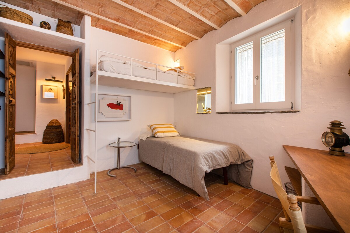 Chumba cha kulala na kitanda cha ghorofa