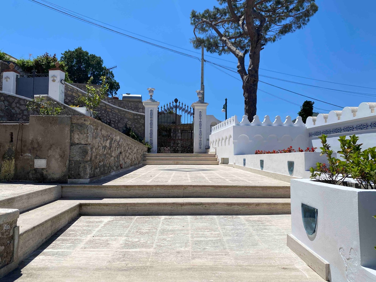 Villa Lauro — view 3