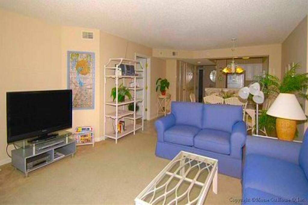 Couch,Furniture,Indoors,Room,Screen