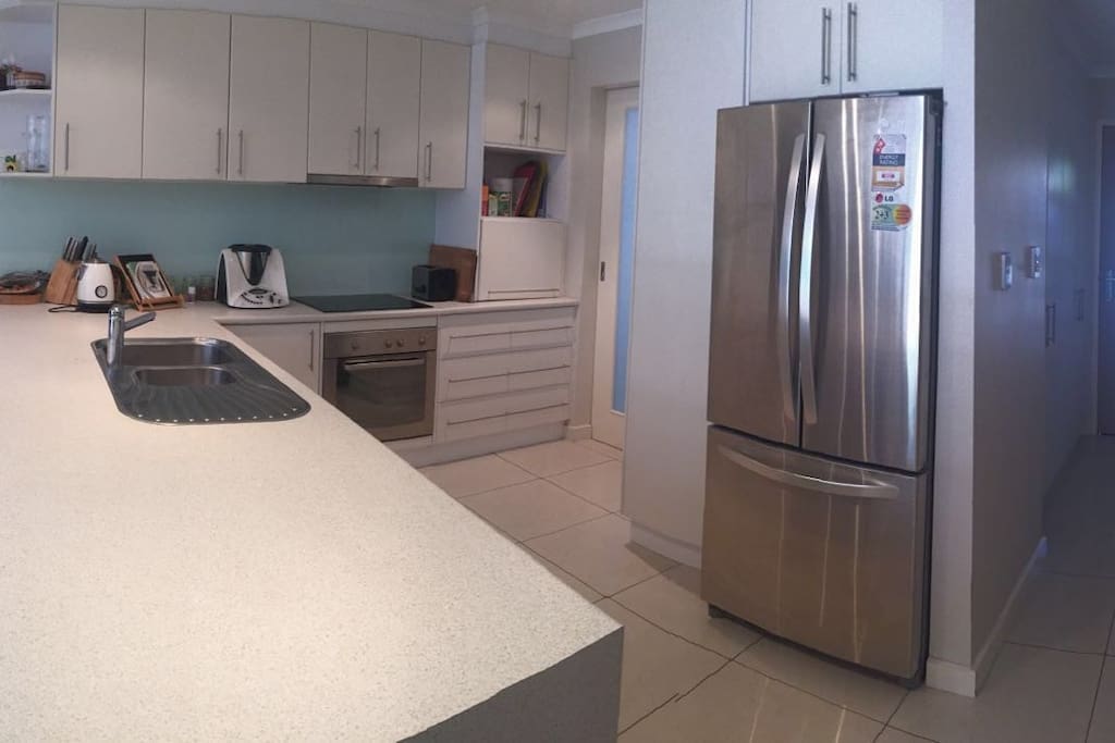 Full kitchen with twin drawer dish washers.