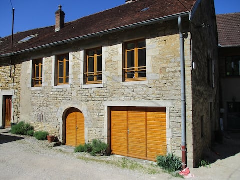 4/5 seater cottage "ON the EDGE OF the SAVIGNARD"
