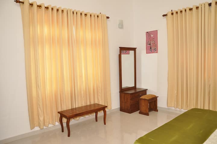 Chumba cha kulala cha 1 meza ya kuvaa