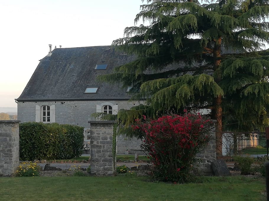 la maison lorsque vous arrivez par l'église