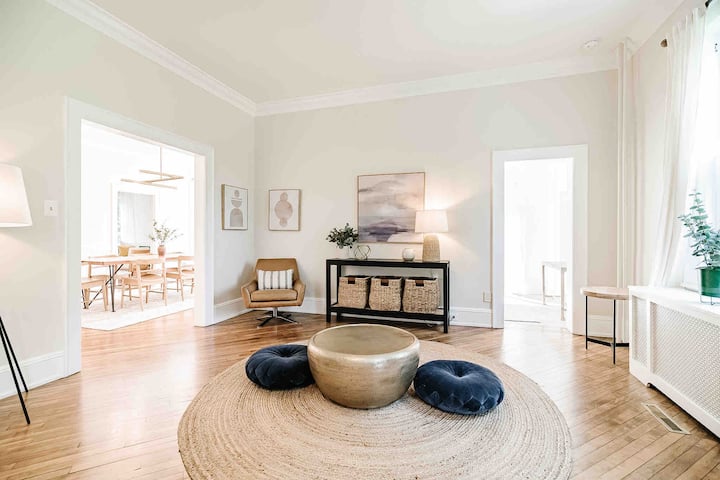 River Hill House: 7-bedroom Vacation Home & Venue - Willow Pond, Yardley