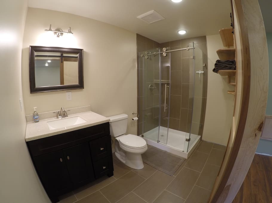 Full Size bathroom with radiant in floor heat is nice on the toes.