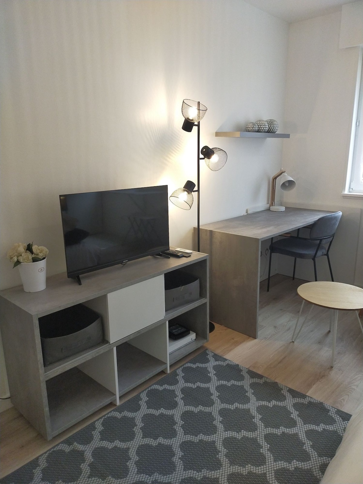 Popular Airbnb listing: Downtown (Austerlitz) 5-min walk to cathedral in Bourse Esplanade Krutenau