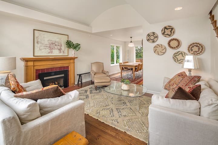 7 BDRM QUEEN ANNE RETREAT – Prime/Quiet location! gallery image 2