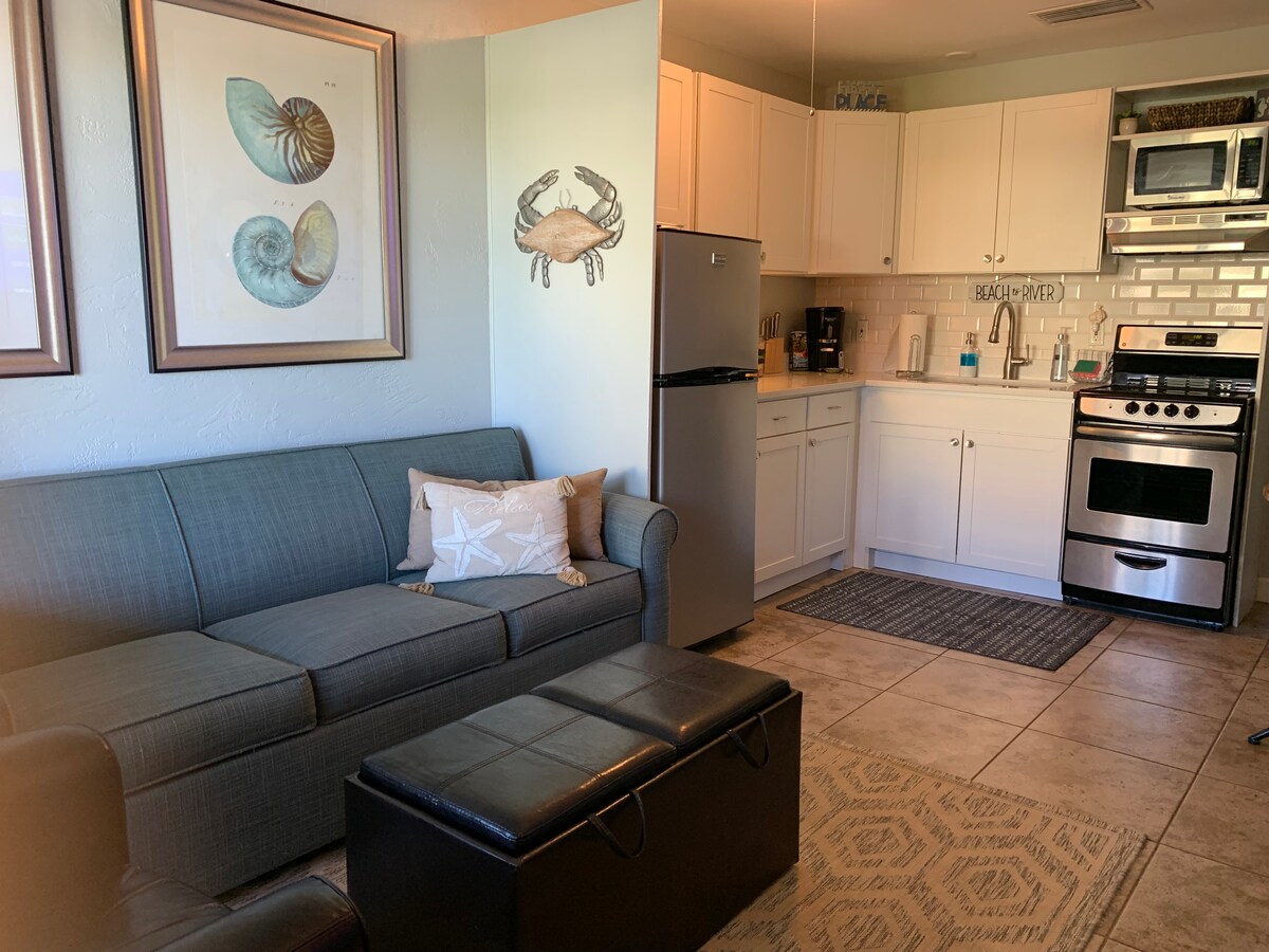 Top Airbnb: Beach to River! Steps from both & pool in Edgewater