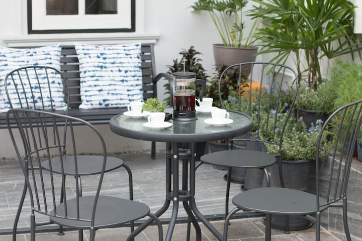 Neveu:The Casa, 5 bedrooms Apt@MRT Sutthisan gallery image 3