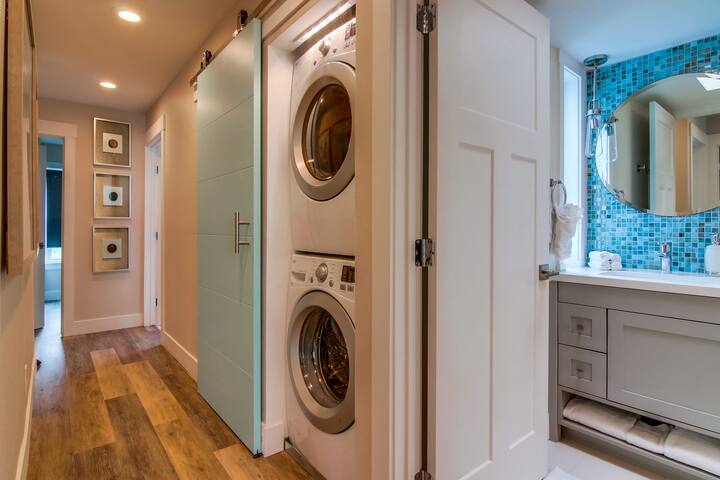 Completely Upgraded 4 BR 3 Bath,Steps To Ocean/Bay gallery image 4