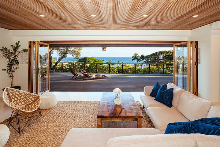 Spacious Modern Oceanview Hawaiian Barefoot Luxury