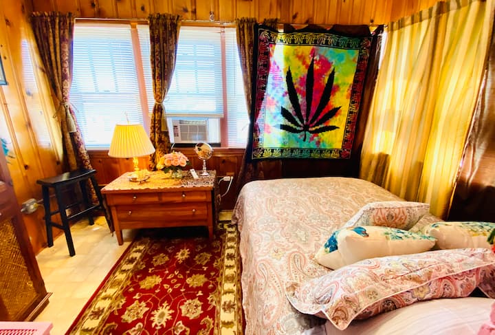 Nice and comfy 3rd bedroom with a queen size bed, closet, dresser, lamp, inside lock, etc.
