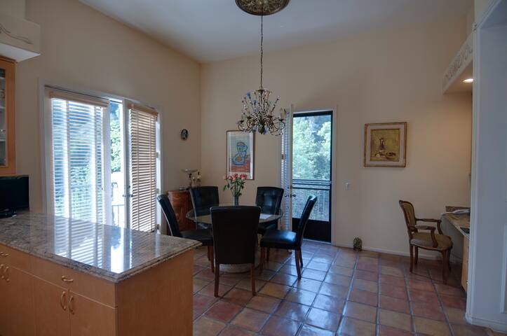 Hollywood Hills Multiview Estate Villa gallery image 5