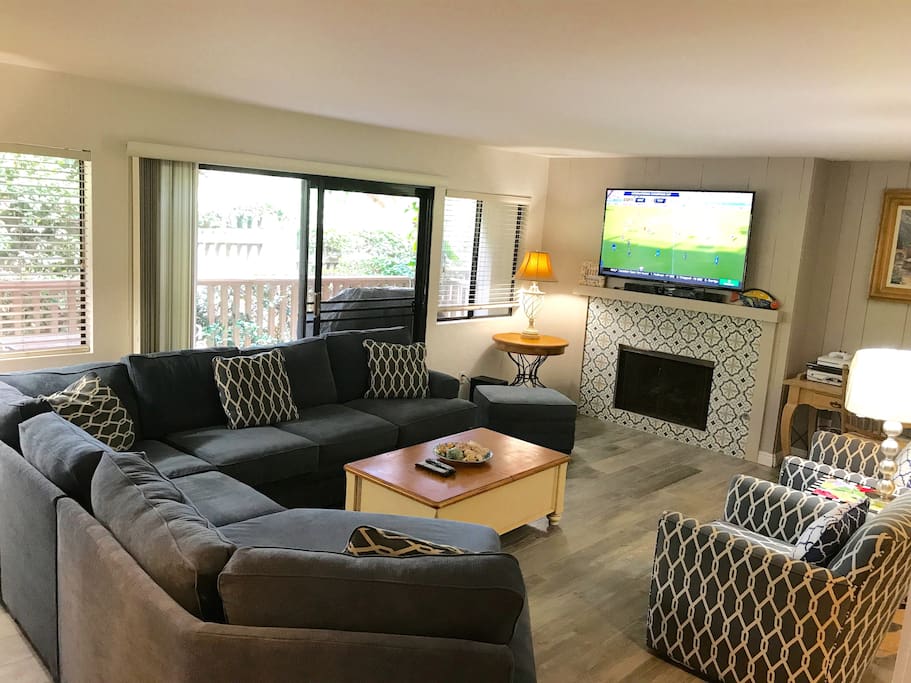 Family room with 60' flat screen TV
