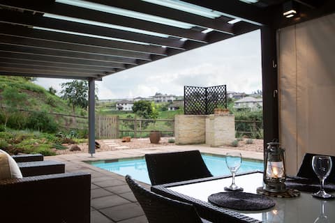Cottage in secure estate near Le Domaine & Curro