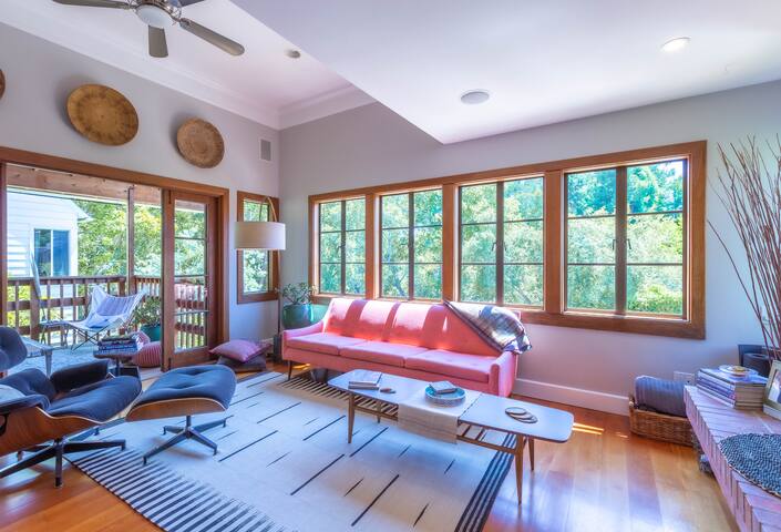 Light-Filled Retreat in Coveted Upper Rockridge gallery image 5