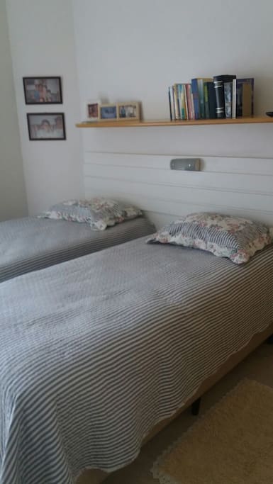 quarto com 2 camas