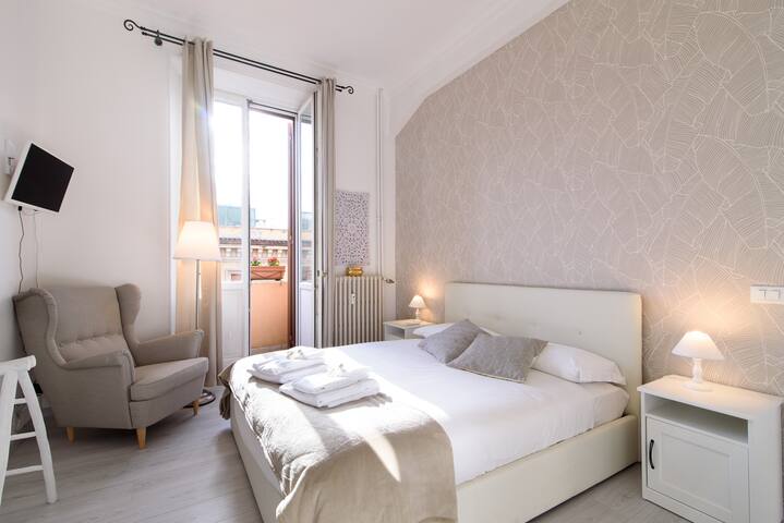 White Napoleone Apartment gallery image 3