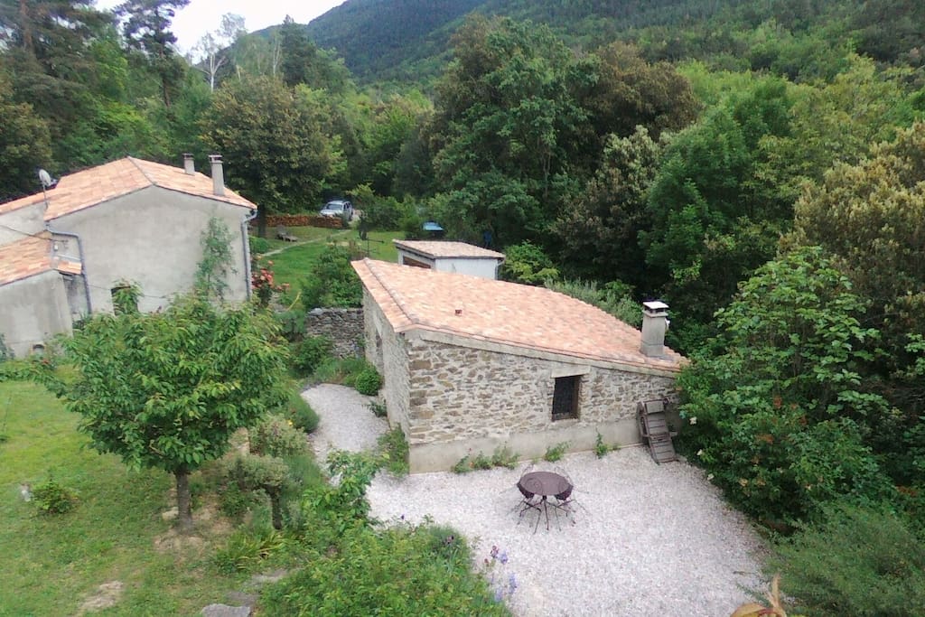 Le gîte et sa terrasse