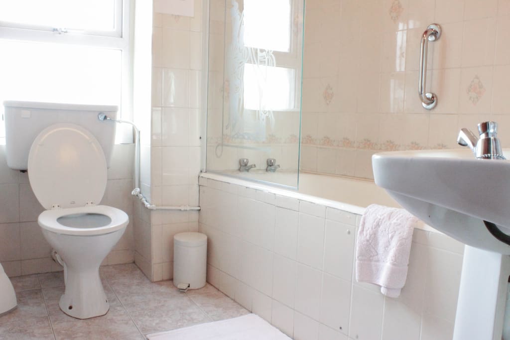 Shared Bathroom.
2nd floor.