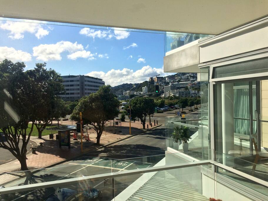 It looks out over Waitangi Park and its Sunday Market...