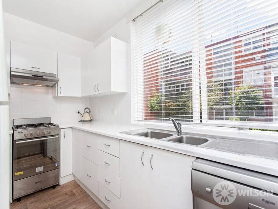 Full use of gas kitchen, dishwasher, fridge and cupboards