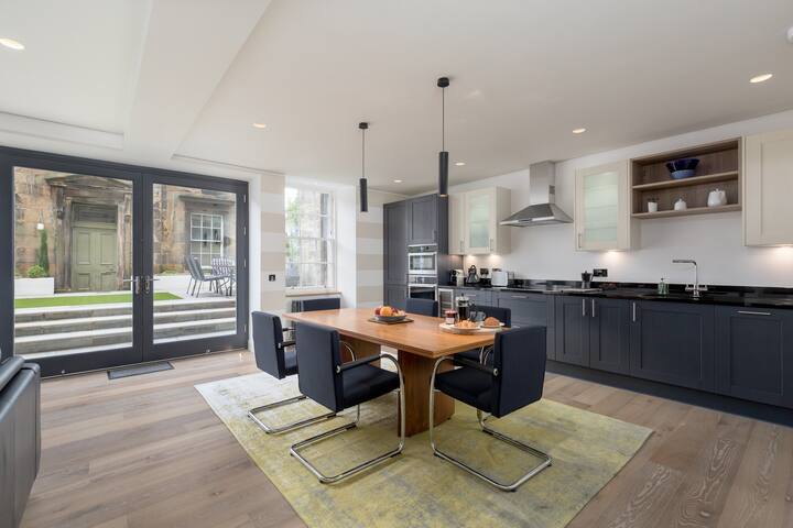 Stunning, 2 bed Garden Flat in the New Town gallery image 3