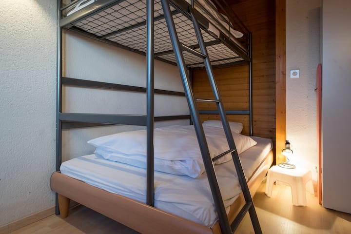 Habitación infantil con literas