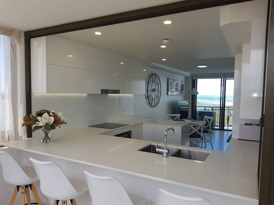 Kitchen Breakfast Bar