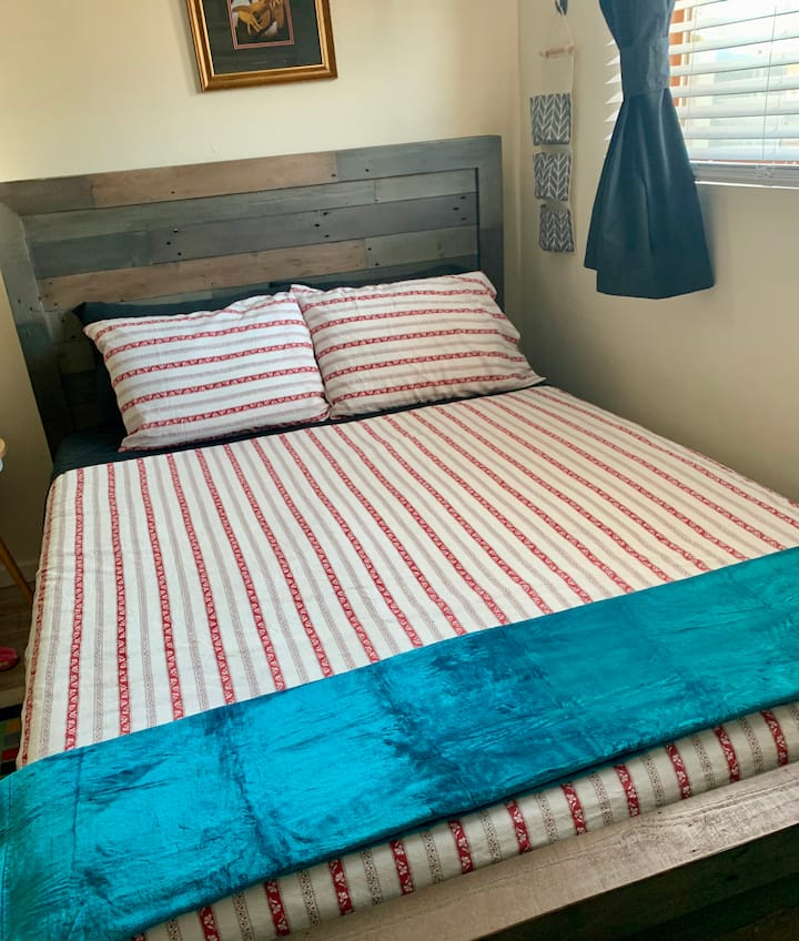 Kitten queen memory foam bed