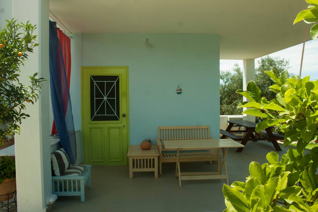 Cozy Summer Home (Front yard)