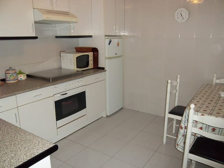 Flat 100 m2 next to Playas and recently renovated.