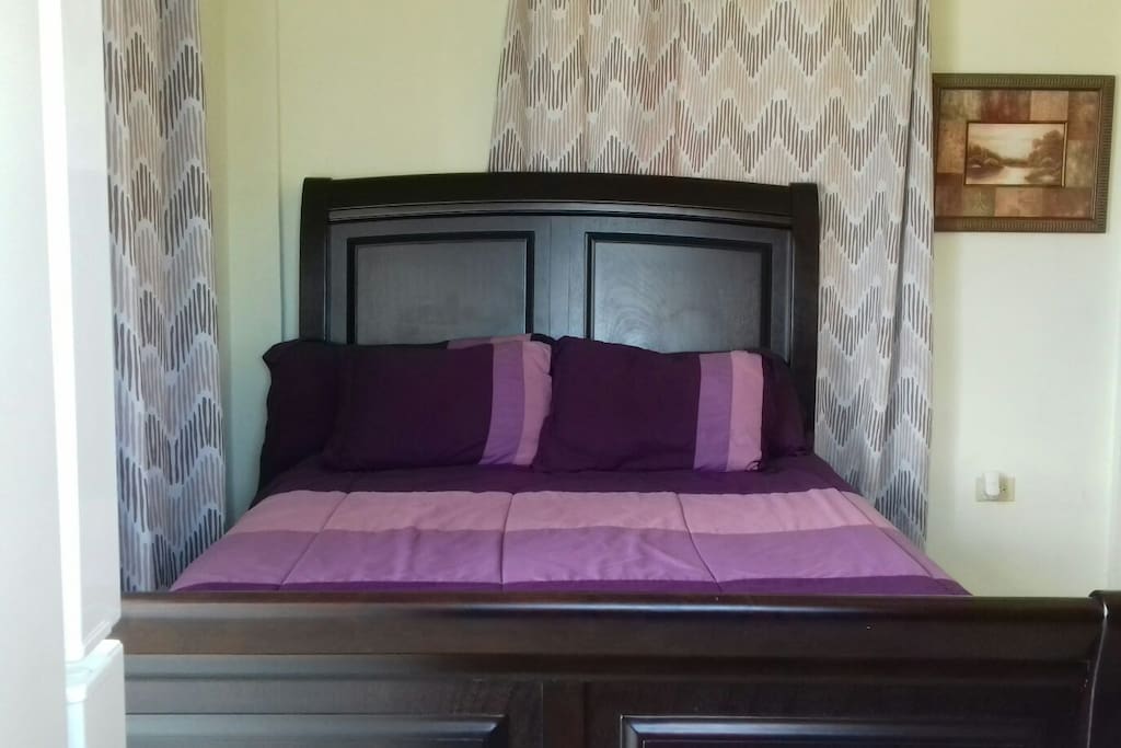 Extremely comfortable Queen size bed..