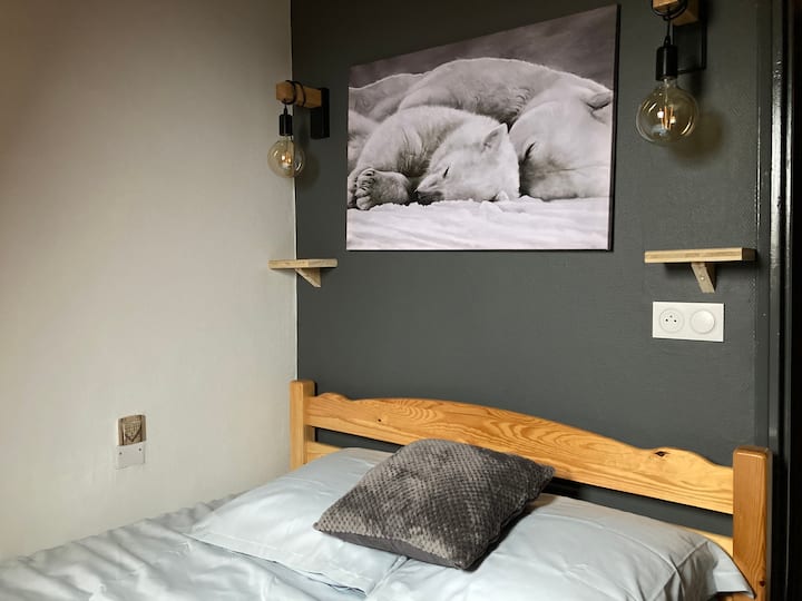 Habitación de los padres en el piso de arriba 