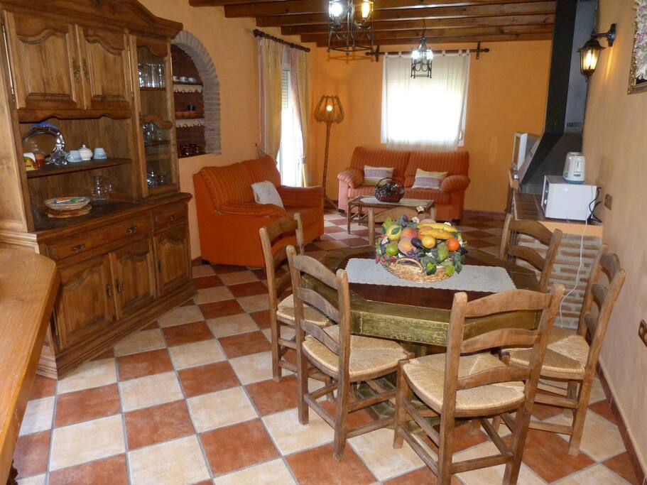 Salón con chimenea