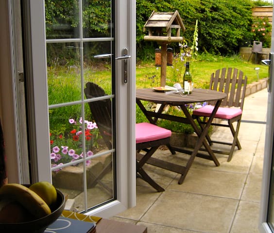 Self-contained cottage,  2 miles from St Andrews.