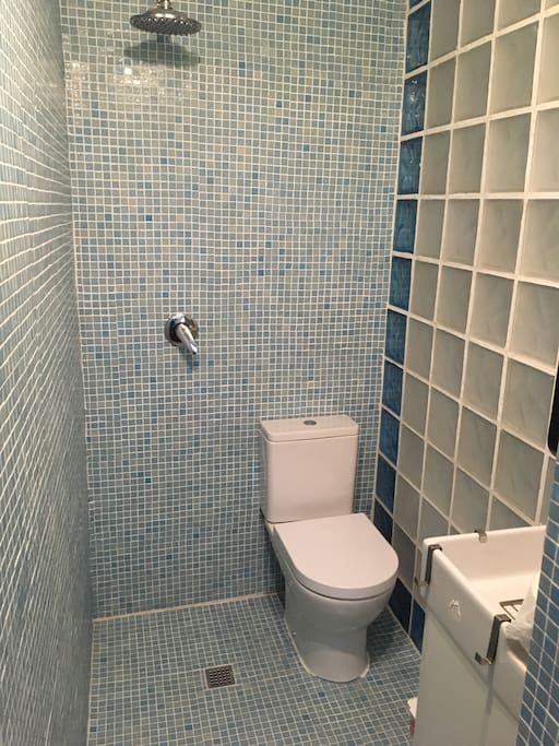 Bathroom suite