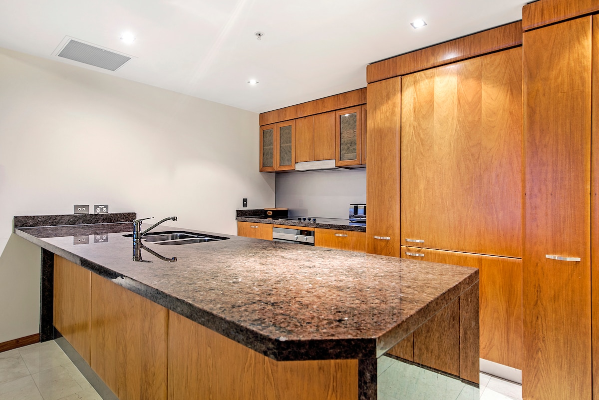 3 Bedroom Ocean Views Apartment in Broadbeach - photo 8