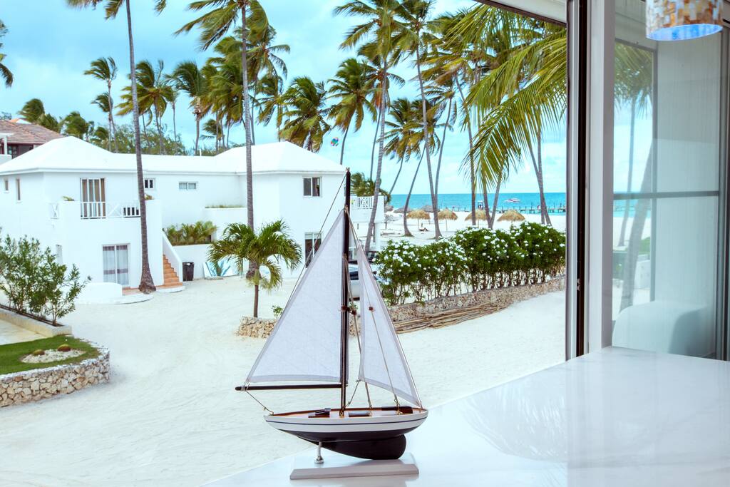 Ocean view dining area