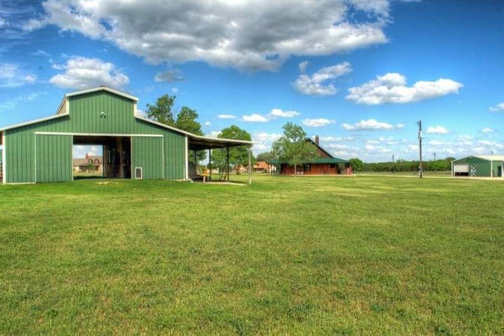 3 stall barn, tack, washrack